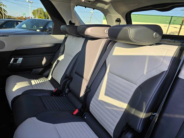 2025 Land Rover Discovery P360 Dynamic SE