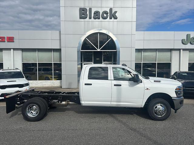 2026 RAM Ram 3500 Chassis Cab RAM 3500 TRADESMAN CREW CAB CHASSIS 4X4 60 CA 2026 RAM Ram 3500 Chassis Cab RAM 3500 TRADESMAN CREW CAB CHASSIS 4X4 60 CA