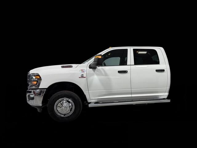 2026 RAM Ram 3500 Chassis Cab RAM 3500 TRADESMAN CREW CAB CHASSIS 4X4 60 CA 2026 RAM Ram 3500 Chassis Cab RAM 3500 TRADESMAN CREW CAB CHASSIS 4X4 60 CA