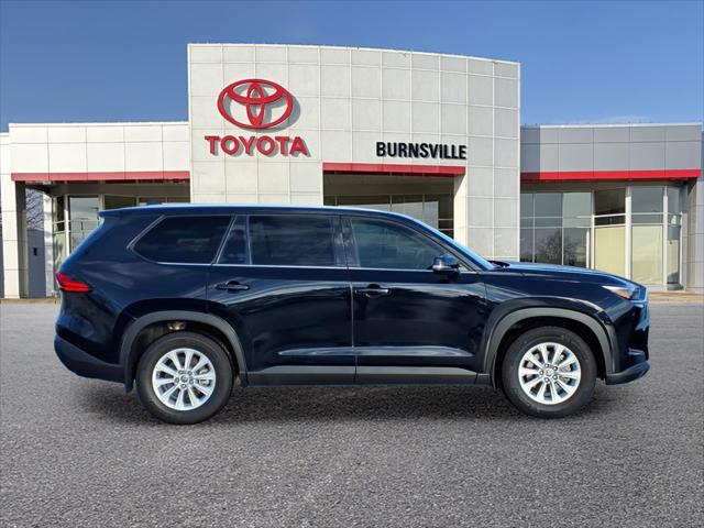 Used 2024 Toyota Grand Highlander XLE with VIN 5TDAAAB56RS028184 for sale in Burnsville, Minnesota