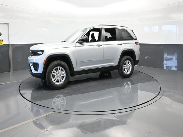 2024 Jeep Grand Cherokee Laredo 4x2