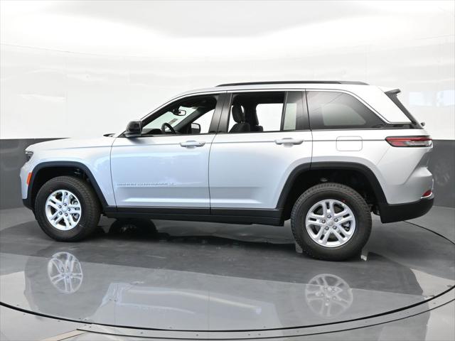 2024 Jeep Grand Cherokee Laredo 4x2