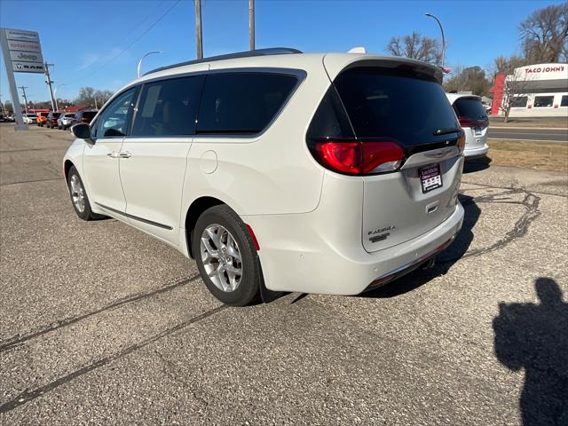 2017 Chrysler Pacifica Limited 2017 Chrysler Pacifica Limited