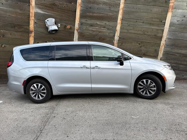 2024 Chrysler Pacifica Hybrid Select 2024 Chrysler Pacifica Hybrid Select