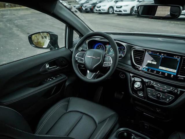 2026 Chrysler Pacifica Select AWD