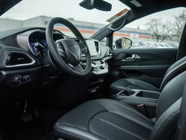 2026 Chrysler Pacifica Select AWD