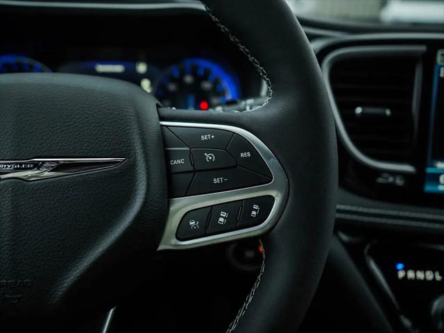 2026 Chrysler Pacifica Select AWD