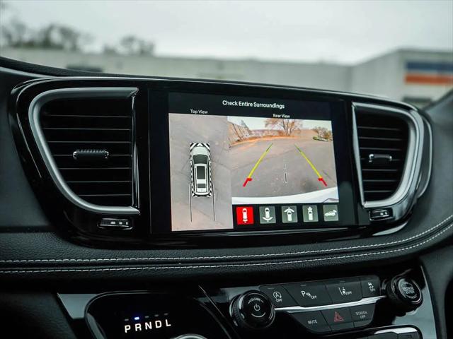 2026 Chrysler Pacifica Select AWD