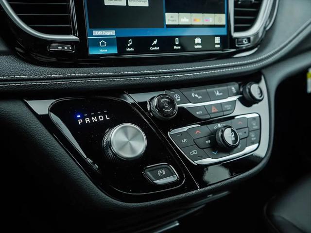 2026 Chrysler Pacifica Select AWD