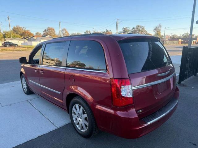 2016 Chrysler Town & Country Touring