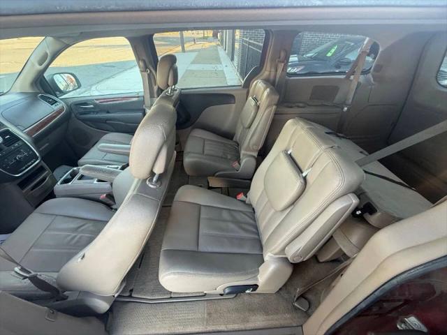 2016 Chrysler Town & Country Touring