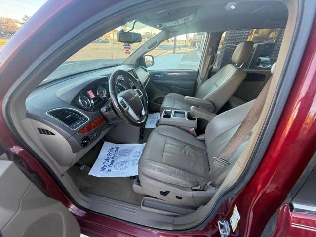2016 Chrysler Town & Country Touring
