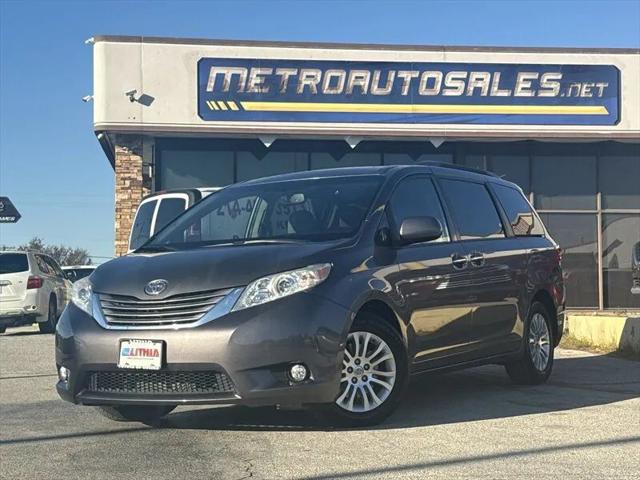 2016 Toyota Sienna XLE 8 Passenger for sale in Arlington, TX