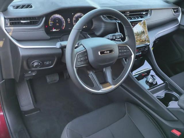 2025 Jeep Grand Cherokee Laredo 4x2