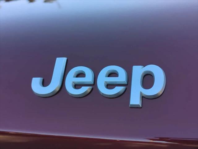 2025 Jeep Grand Cherokee Laredo 4x2