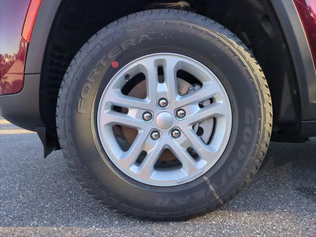 2025 Jeep Grand Cherokee Laredo 4x2