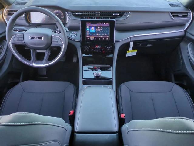2025 Jeep Grand Cherokee Laredo 4x2