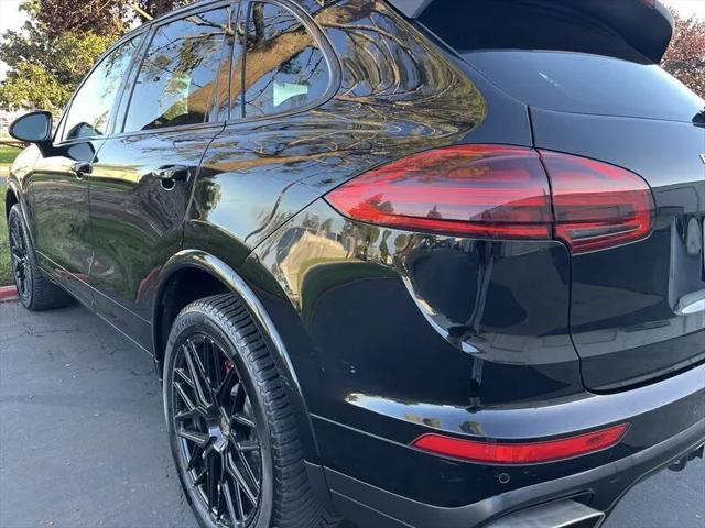 2017 Porsche Cayenne Platinum Edition