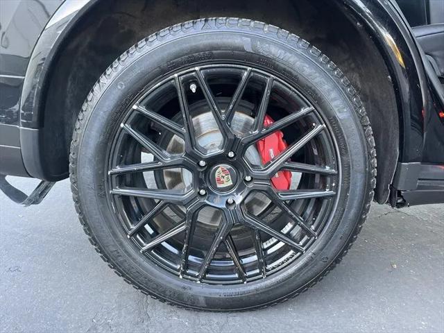 2017 Porsche Cayenne Platinum Edition