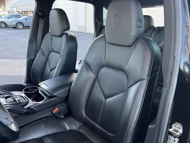 2017 Porsche Cayenne Platinum Edition