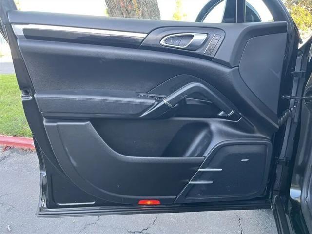 2017 Porsche Cayenne Platinum Edition