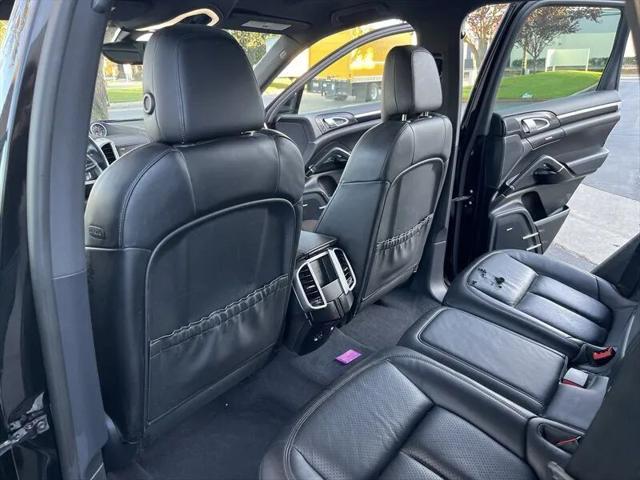 2017 Porsche Cayenne Platinum Edition