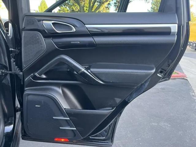 2017 Porsche Cayenne Platinum Edition