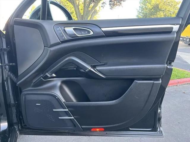 2017 Porsche Cayenne Platinum Edition