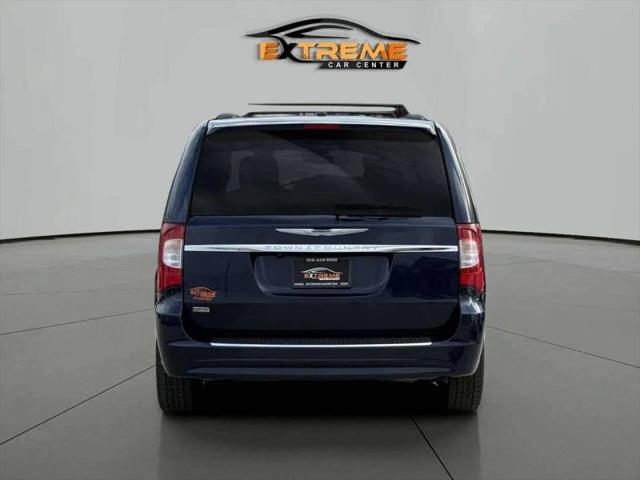 2016 Chrysler Town & Country Touring
