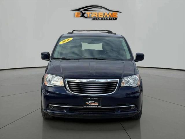 2016 Chrysler Town & Country Touring