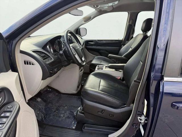 2016 Chrysler Town & Country Touring