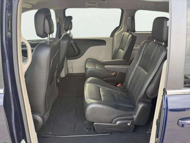 2016 Chrysler Town & Country Touring