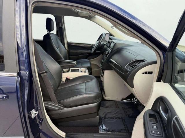 2016 Chrysler Town & Country Touring