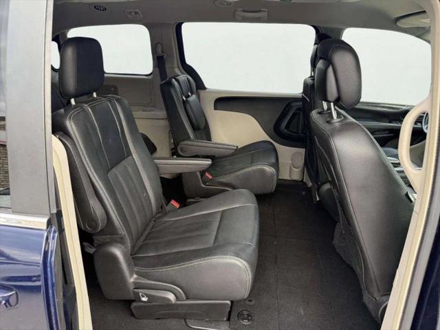 2016 Chrysler Town & Country Touring