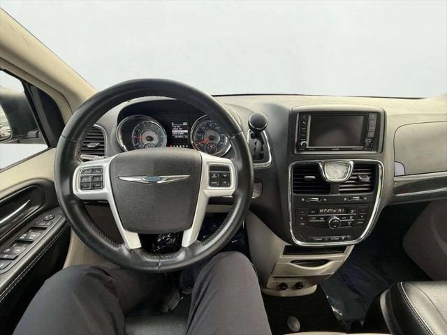 2016 Chrysler Town & Country Touring