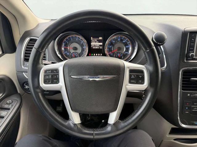 2016 Chrysler Town & Country Touring