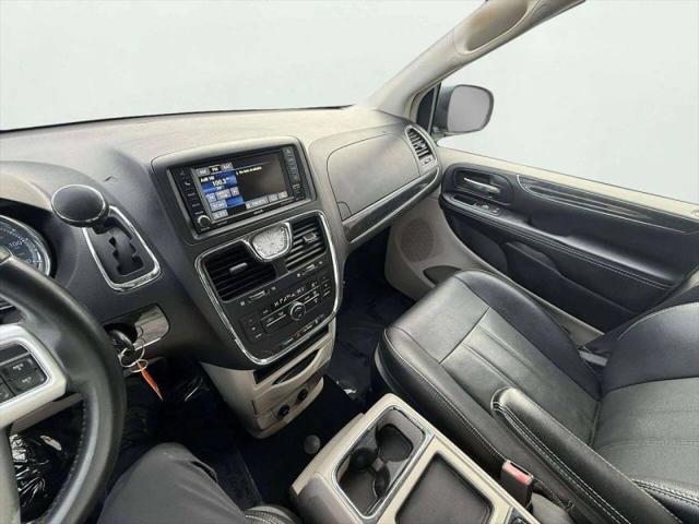 2016 Chrysler Town & Country Touring