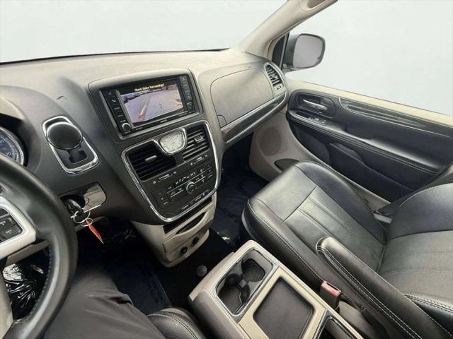 2016 Chrysler Town & Country Touring