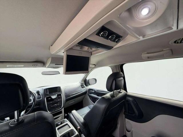 2016 Chrysler Town & Country Touring