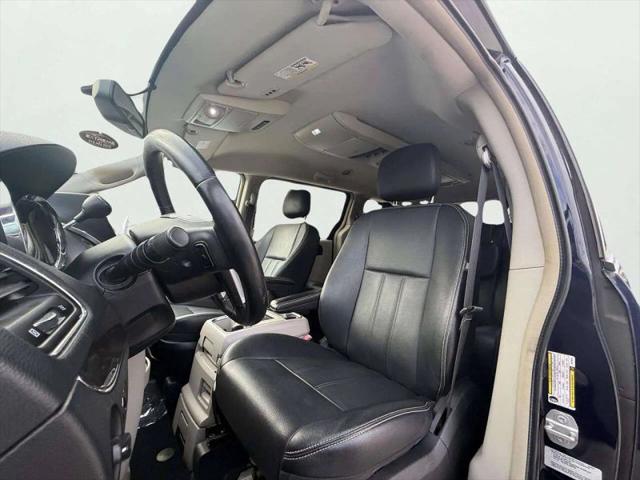 2016 Chrysler Town & Country Touring