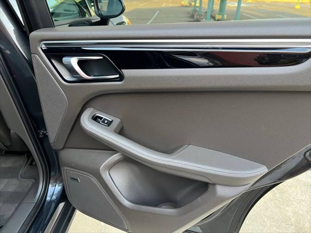 2018 Porsche Macan Standard
