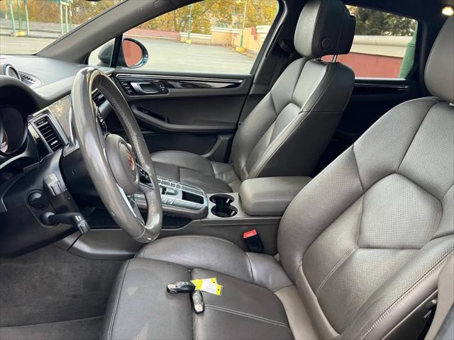 2018 Porsche Macan Standard