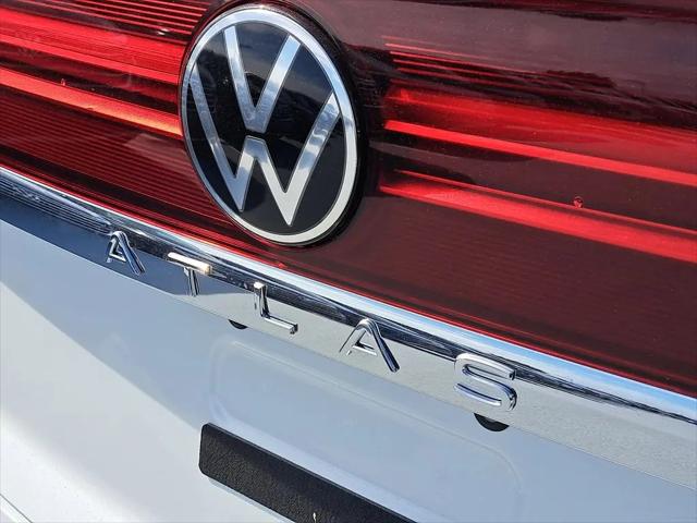 2026 Volkswagen Atlas Cross Sport SE with Technology