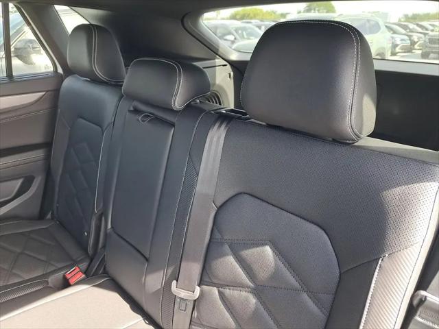 2026 Volkswagen Atlas Cross Sport SE with Technology