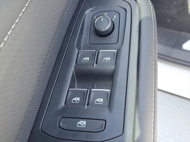 2026 Volkswagen Atlas Cross Sport SE with Technology