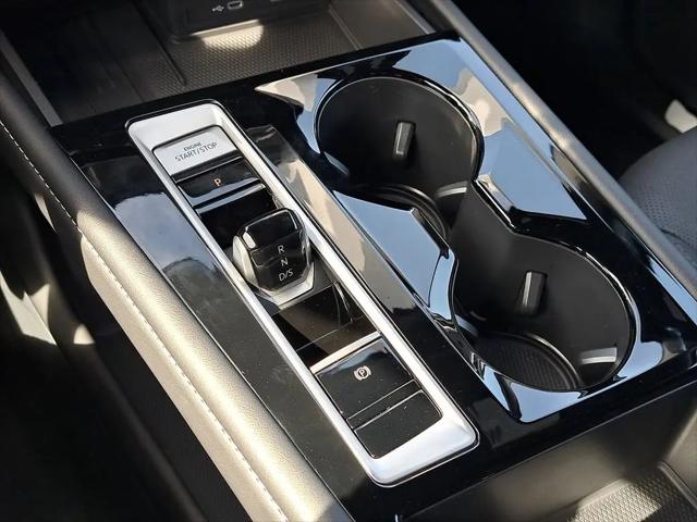 2026 Volkswagen Atlas Cross Sport SE with Technology