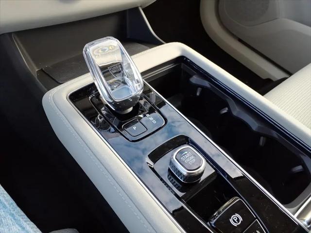 2026 Volvo XC90 Ultra, B6 AWD Gas (mild hybrid), Gasoline, Bright, 7 Seats