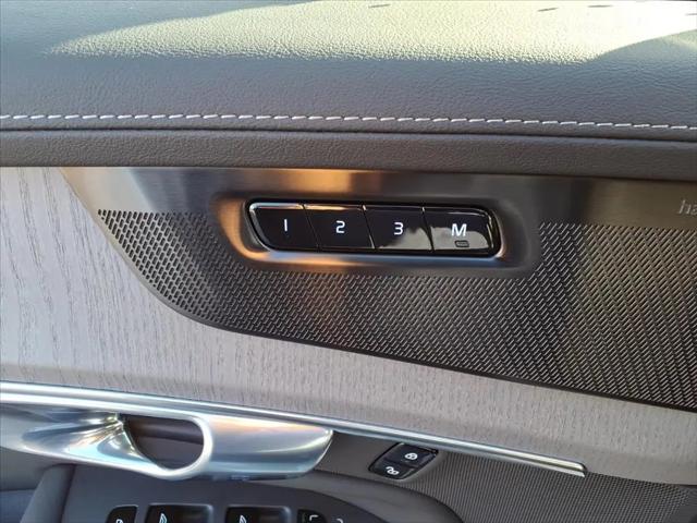 2026 Volvo XC90 Ultra Dark Theme, B6 AWD Gas (mild hybrid), Gasoline, 7 Seats