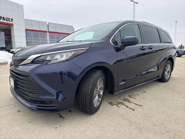 2021 Toyota Sienna LE