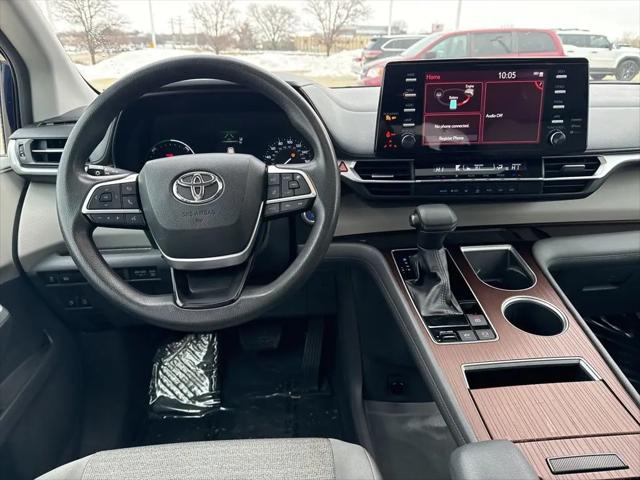 2021 Toyota Sienna LE